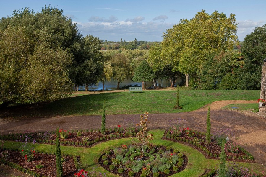 A Tale of Two Escapes: From Surrey's Royal Countryside to London's Sophisticated Heart